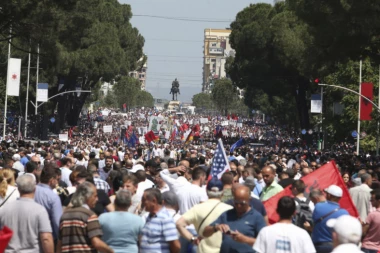 VESIĆ: Protesti ostavili ljude bez hrane