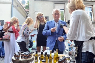 (FOTO) Otvorena manifestacija Dani Monmartra u Skadarliji