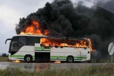 NESREĆA NA "KRIVINI SMRTI": Prevrnuo se autobus, MRTVI NA SVE STRANE!