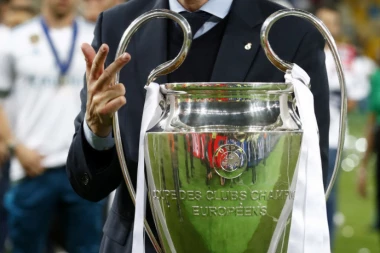 ZIDAN SLAVI SA TRI PRSTA: Drago mi je da sam deo istorije Reala