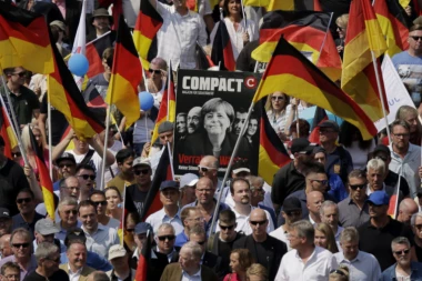Protiv Angele Merkel: PROTESTI NA ULICAMA BERLINA!