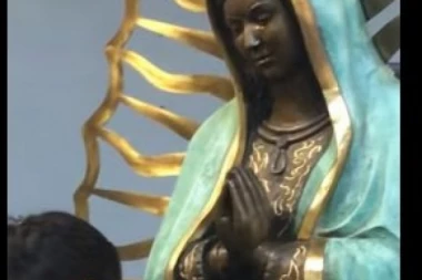 (VIDEO) ČUDO NEVIĐENO: Vernici brisali suze DEVICI MARIJI