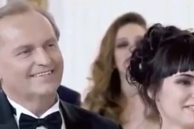 (VIDEO) BIZARNA TV EMISIJA, JOŠ BIZARNIJE VENČANJE: Ruskom oligarhu deca  izabrala ženu u rijalitiju