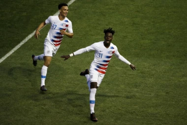 (VIDEO) TIMOTI VEA TALENTOVAN NA TATU: Sin predsednika Liberije rešeta mreže u američkom dresu!