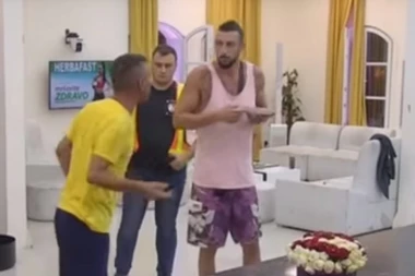 HTEO DA MU NABIJE TACNU U FACU: Obezbeđenje uletelo zbog svađe Milana i Đeksona!