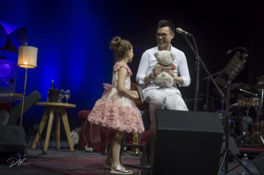 TRI SATA ODUŠEVLJAVAO PUBLIKU: Željko Vasić održao koncert!