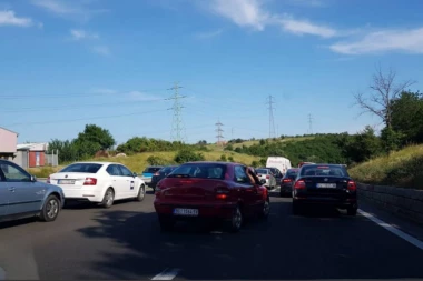 HAOS VIKEND NA PUTEVIMA U SRBIJI: Kraj leta i velike gužve u saobraćaju
