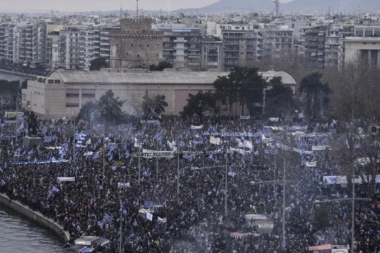 TOTALNI HAOS U GRČKOJ: Kolone ljudi i otkazani letovi!