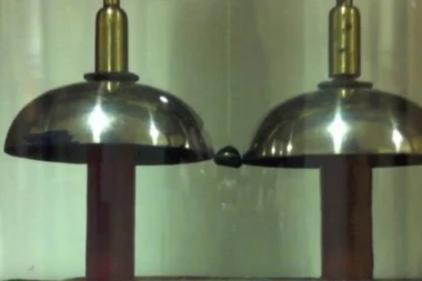 Ova baterija traje već 178 godina, NIKOME NIJE JASNO O ČEMU SE RADI