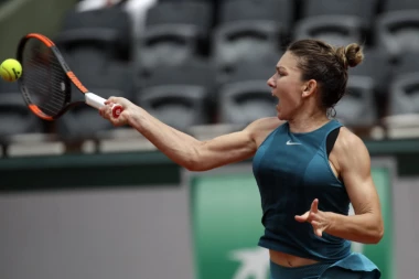 Nekada je ljuljalo na sve strane: SIMONA HALEP OTKRILA DA JE NAKON SMANJIVANJA GRUDI POSTALA BOLJA TENISERKA!