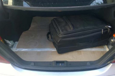 PREKINUT LANAC TRGOVINE DROGOM: Uhapšeni sa 4 kile marihuane!