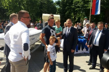 DONACIJA SREMSKE MITROVICE POLICIJI