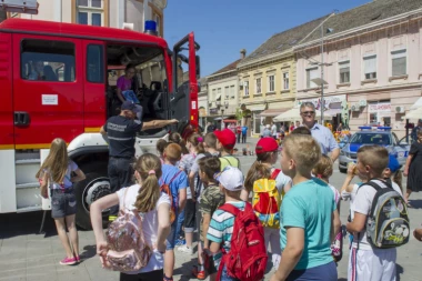 STEFANOVIĆ OBIŠAO POLICIJSKU UPRAVU U SREMSKOJ MITROVICI