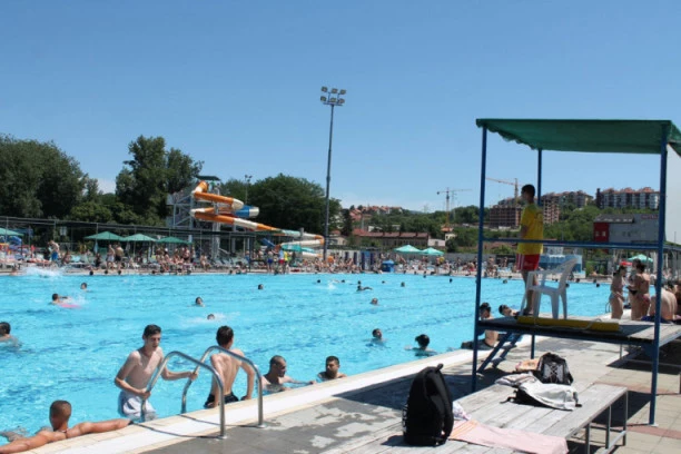 SKINUT S RESPIRATORA NAKON TRI DANA: Mladić spasen od utapanja više nije na aparatima, nalazi se u stabilnom stanju!