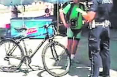 Snimak u Novom Sadu razbesneo javnost: Kažnjavaju bicikliste, a ne vide BAHATE SVEŠTENIKE
