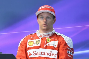 KIMI NAPRAVIO ŠOU: Raikonen mrtav pijan na dodeli nagrada, teturao se i smejao