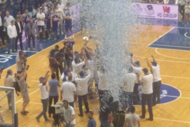 BARANI ISPISALI ISTORIJU: Mornar šampion Crne Gore!