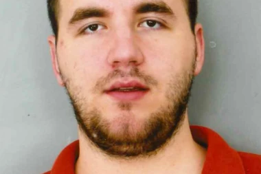 (FOTO) UHAPŠEN LAŽNI KOŠARKAŠ, HARAO PO VRAČARU: Ulazio ljudima u stanove da traži lek pa ih pljačkao!