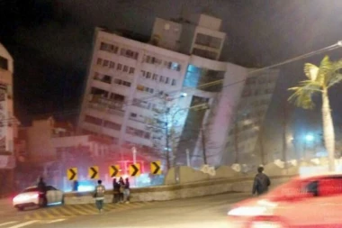 (FOTO) NOVA SENZACIJA NA TAJVANU: Hotel koji se nakrivio u zemljotresu privlači turiste!