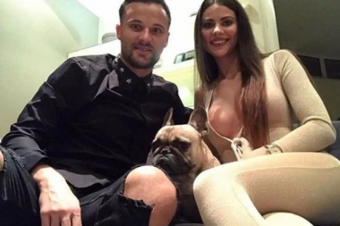 (VIDEO, FOTO) ŠVAJCARCI U ŠOKU: Ispratila dečka na SP bez grudnjaka!