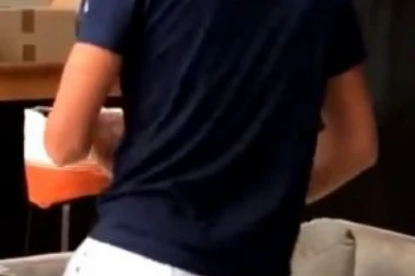 (VIDEO) ODUŠEVIO FANOVE: Đoković slavio pobedu, a tek da vidite kako mrda guzom uz latino ritam!