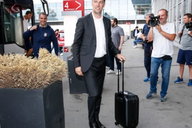 KRSTAJIĆ: Mijat otpao zbog sistema igre, protiv Čilea rezultat nije bitan, Baneta čuvam do početka SP