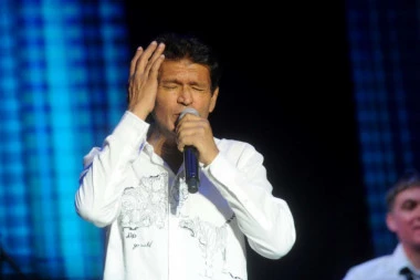 SLAVLJE U DOMU SINANA SAKIĆA! Porodila se ĆERKA pevača, čestitke STIŽU SA SVIH STRANA!