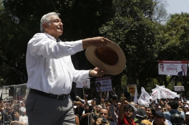 KAO SAV NORMALAN SVET: Novi meksički predsednik otišao u običnom automobilu na sastanak