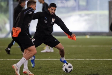 TABARES ODABRAO 23 IGRAČA: Suarez i Kavani predvode Urugvajce na SP