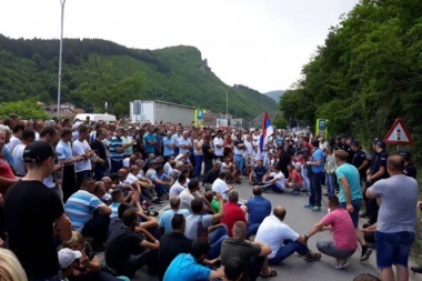 MALINARI NE ODUSTAJU: Od jutros blokirani putevi, do Crne Gore preko Novog Pazara