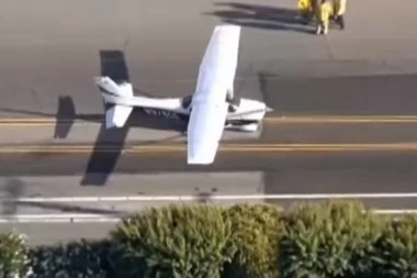 (VIDEO) ŽENA ZMAJ! Prizemljila avion na ULICU PUNU LJUDI!