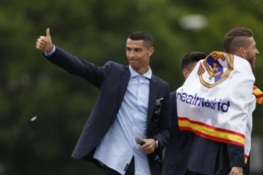 TAKO RADE PRAVE FACE: Ronaldo ostavio astronomski bakšiš hotelskom personalu u Grčkoj!