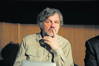 EMIR KUSTURICA: DIZAĆEMO  SPOMENIKE  FRIŽIDERU!
