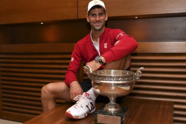 (VIDEO) CEO SVET SE POKLONIO SRBINU: Đoković pre dve godine osvojio Rolan Garos!