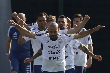 MASKERANO: Odnos sa selektorom normalan