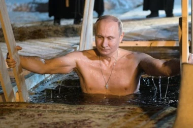 Putin je osim "nuklearnog kofera" dobio i tajnu fasciklu o NLO!