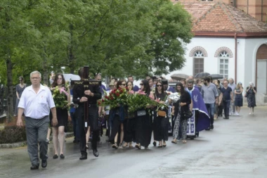 ODLAZAK VELIKANA: Ogroman broj glumaca na sahrani Predraga Bajčetića!
