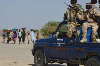 HAOS: TRI ŽENE SE RAZNELE U DŽAMIJI - najmanje 10 vernika poginulo!