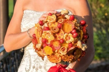 (FOTO) UHVATIŠ GA, PA POJEDEŠ? Hit u svetu: OVAKAV BIDERMAJER još niste videli!