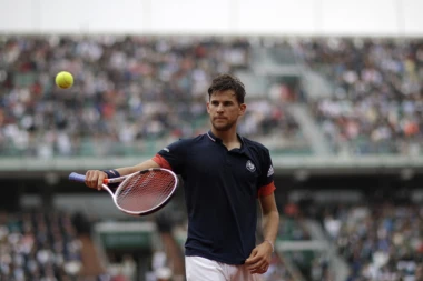 TIM U POLUFINALU ROLAN GAROSA: Austrijanac počistio povređenog Zvereva