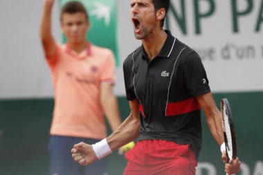 Novak igra na Vimbldonu!