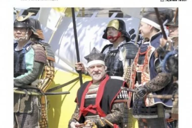 NAŠ DIPLOMATA NAPRAVIO HAOS U JAPANU: Srpski ambasador se  prerušio u samuraja!