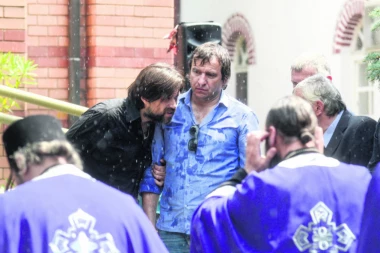 PLJUSAK I SUZE  za rastanak sa omiljenim profesorom!