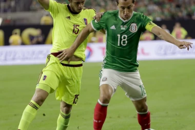 Ogoljena iskrenost Meksikanca: IMAM 20 SLIKA SA MESIJEM, NI NA JEDNOJ LOPTA NIJE KOD MENE!