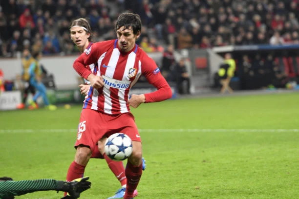 GROM IZ VEDRA NEBA: Potpisao Stefan Savić!