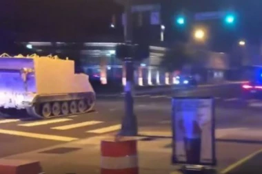 URNEBES: Dva sata bežao policiji u ukradenom oklopnom vozilu!