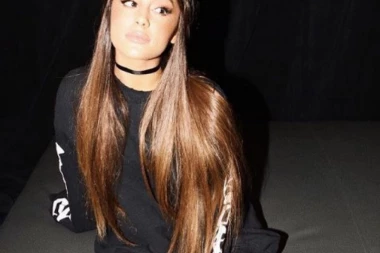 Svetska zvezda PROMENILA IMIDŽ, POKAZALA LICE BEZ ŠMINKE i progovorila o traumi sa kojom se jedva izborila!