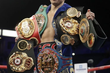 KAZAHSTANAC OSTAO BEZ TITULE: Golovkinu oduzet šampionski pojas IBF verzije