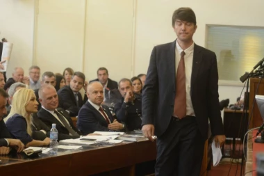 INCIDENT U SKUPŠTINI GRADA! JEREMIĆEV odbornik NAPAO Radojičića