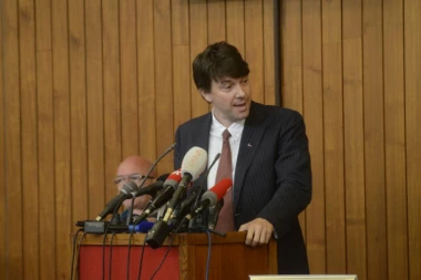 HTEO BI DA VODI SRBIJU, A NI PRAVOPIS NIJE NAUČIO: Funkcioner Jeremićeve Narodne stranke se grdno obrukao